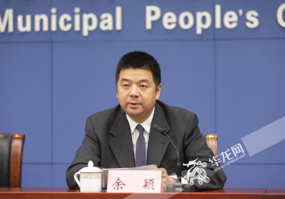 市规划自然资源局党组成员,新闻发言人余颖回答记者提问.