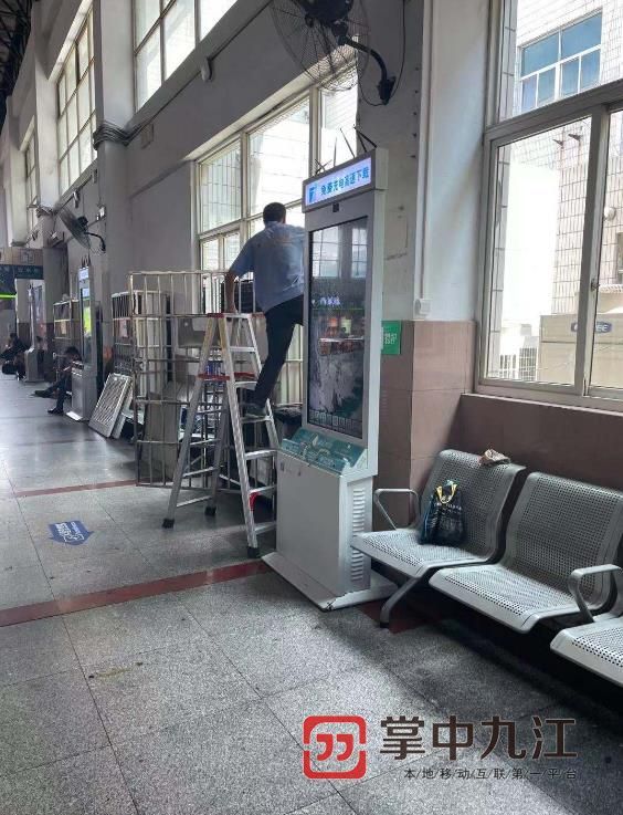 九江火车站候车室空调闹故障,网友直呼"热得受不了"