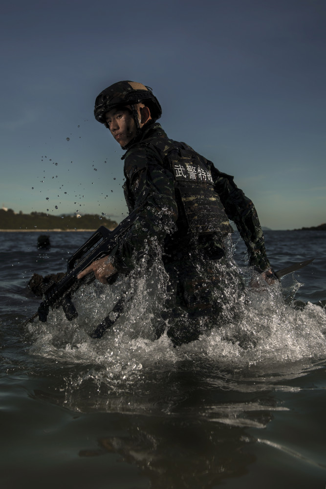 前方高能特战队员水陆两栖精兵帅照来袭