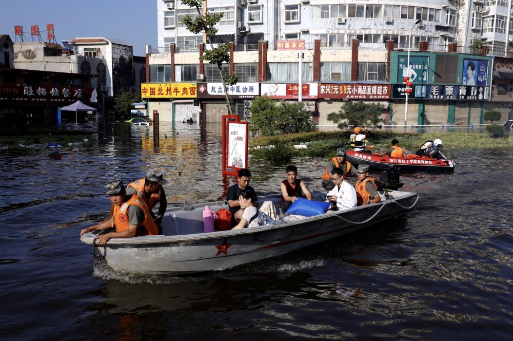 河南新乡卫辉市洪水中生命大转移这些瞬间值得被记录