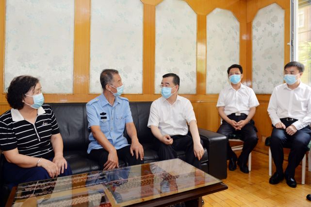 张庆伟走访慰问空军哈尔滨飞行学院和优抚对象_腾讯新闻