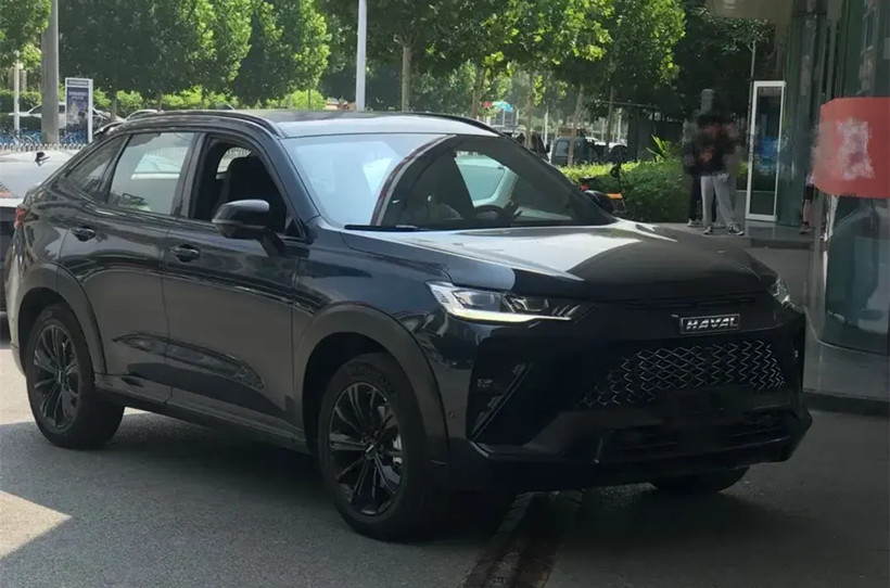 全新哈弗H6轿跑版现身，造型帅气且动感，宽度超1米9，搭2.0T动力