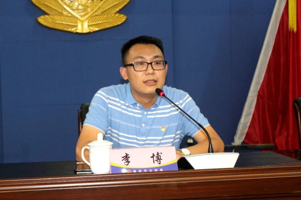 团市委副书记李博▲ 活动由团市委组织部部长陈旭群主持紧张捐赠