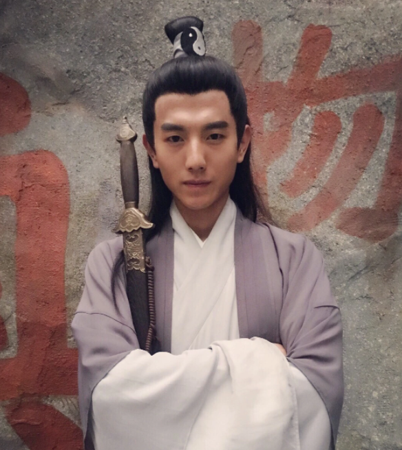王迪带伤救灾,退伍军人退役不褪色,曾参演《觉醒年代》