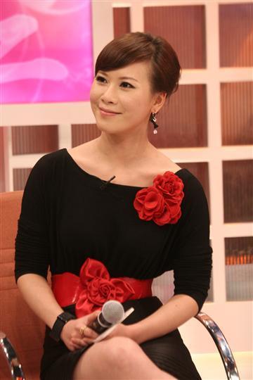 的主持人居然参加一位劣迹斑斑的人的生日宴会,只因为他是上海前首富