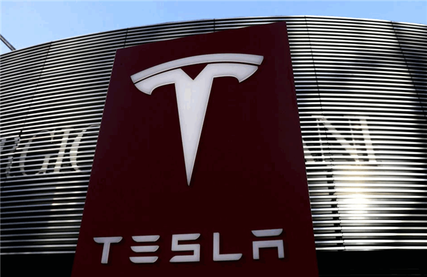 芯片荒 特斯拉决不妥协！马斯克：重写汽车软件以支持替代芯片