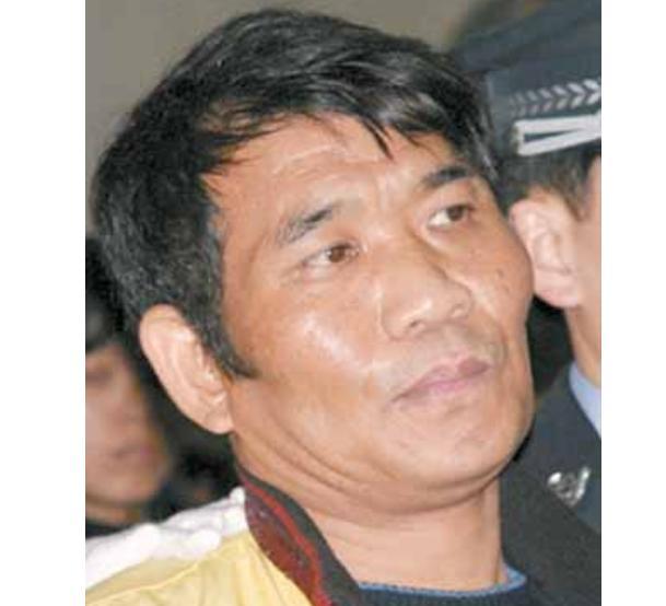 法院公开审理了一起案件, 被告人曹辉杀害贵州省兴仁县原县长一家6口