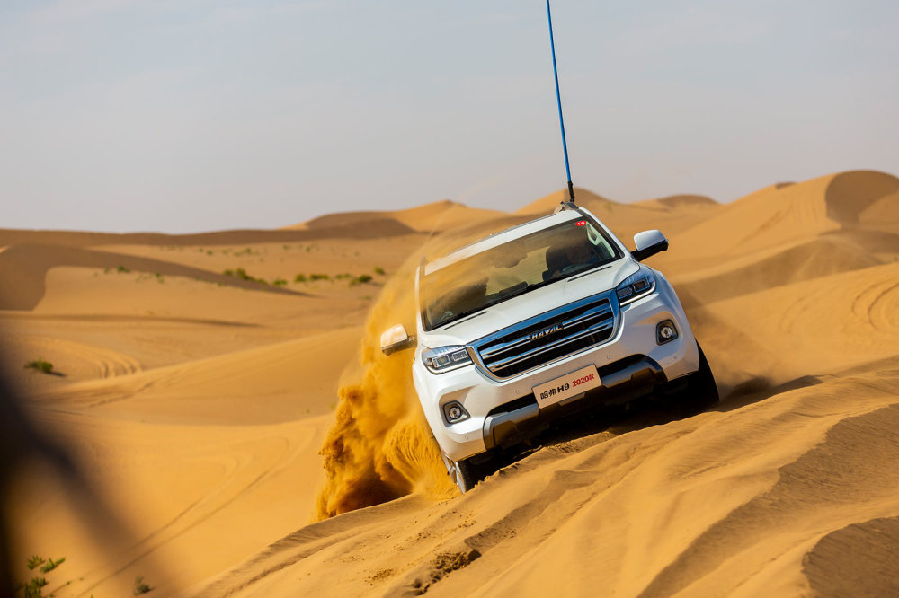 同为硬派越野车，坦克300和哈弗H9谁更值得购买？对比下就知道了