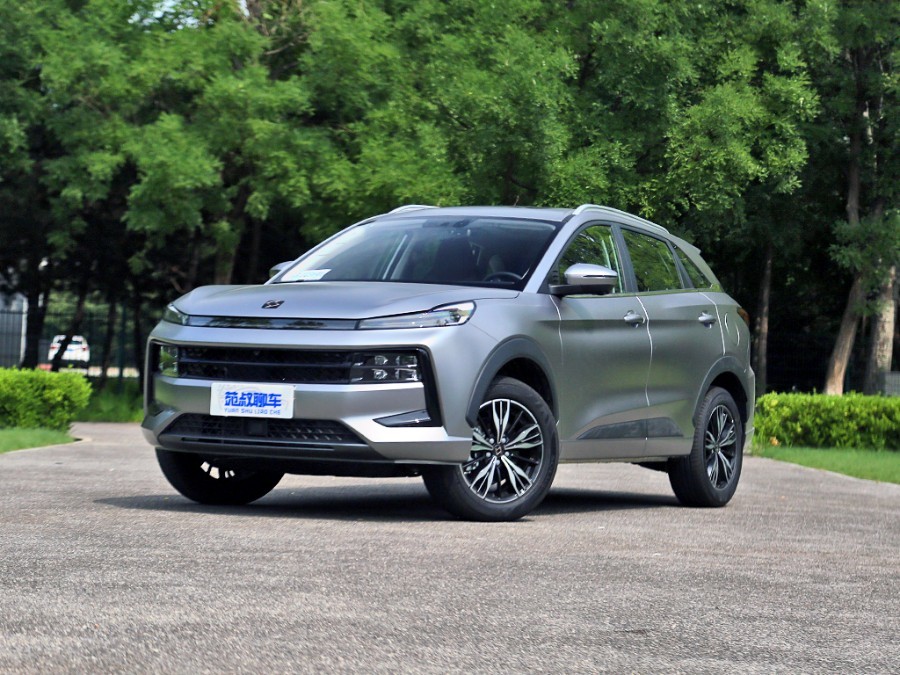 设计新颖，动力匹配表现很好，试驾思皓QX