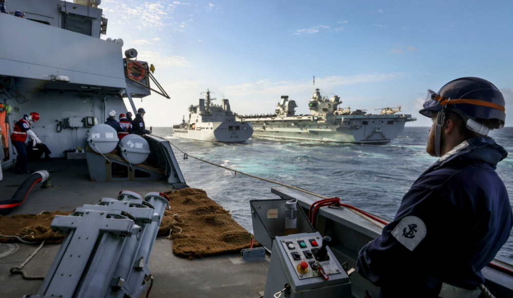 英国航母编队抵达南海美军舰将浑水摸鱼拜登给约翰逊挖好了坑