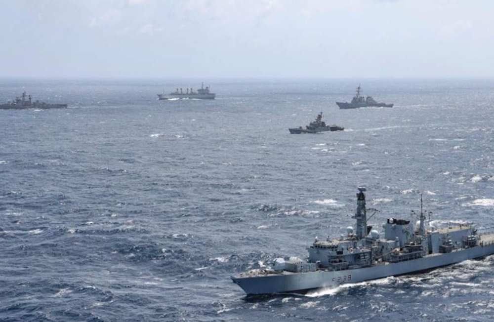 英国航母编队抵达南海美军舰将浑水摸鱼拜登给约翰逊挖好了坑
