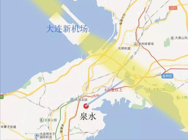 t2航站楼和两条平行跑道;在将来会和大连地铁1号线三期(姚家-新机场)