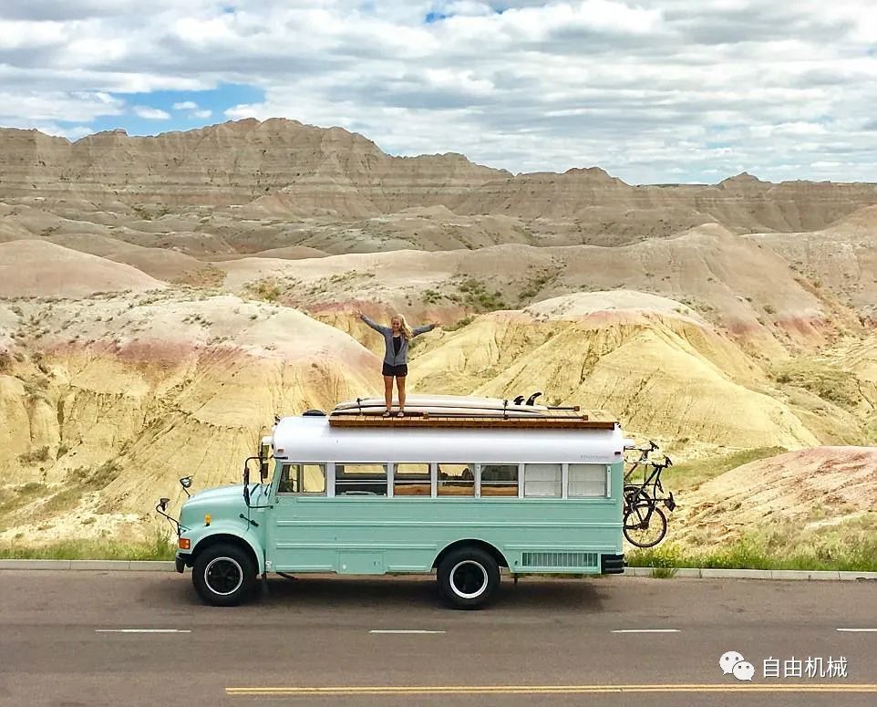 从汽车到摩托，旅行时我们为什么需要一台多功能车？丨侃趣