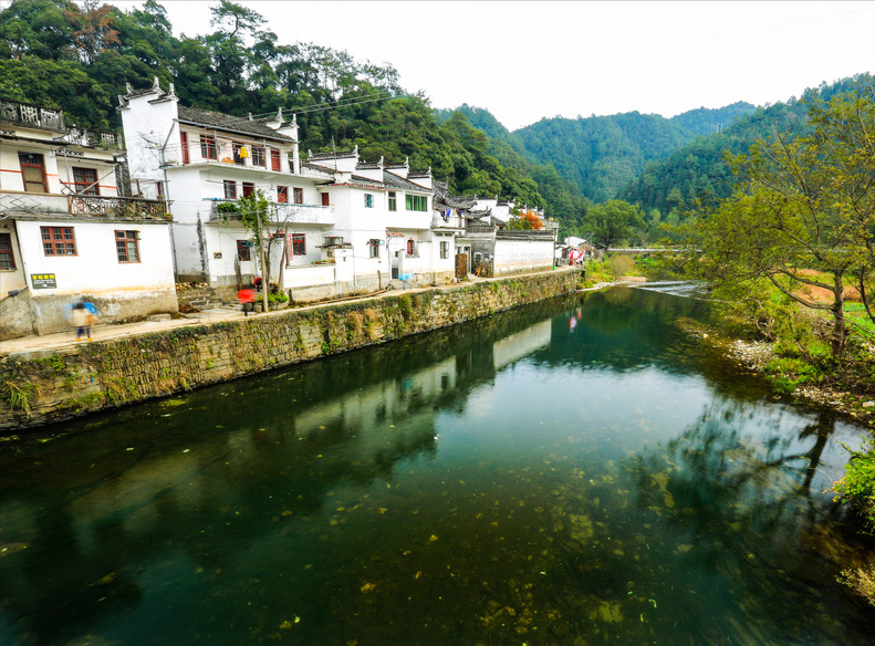 江西山水环绕的千年古村不要门票被称中国最圆的村落