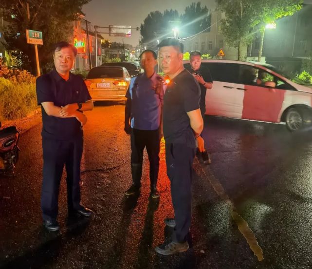 雄县公安全力防汛抗汛