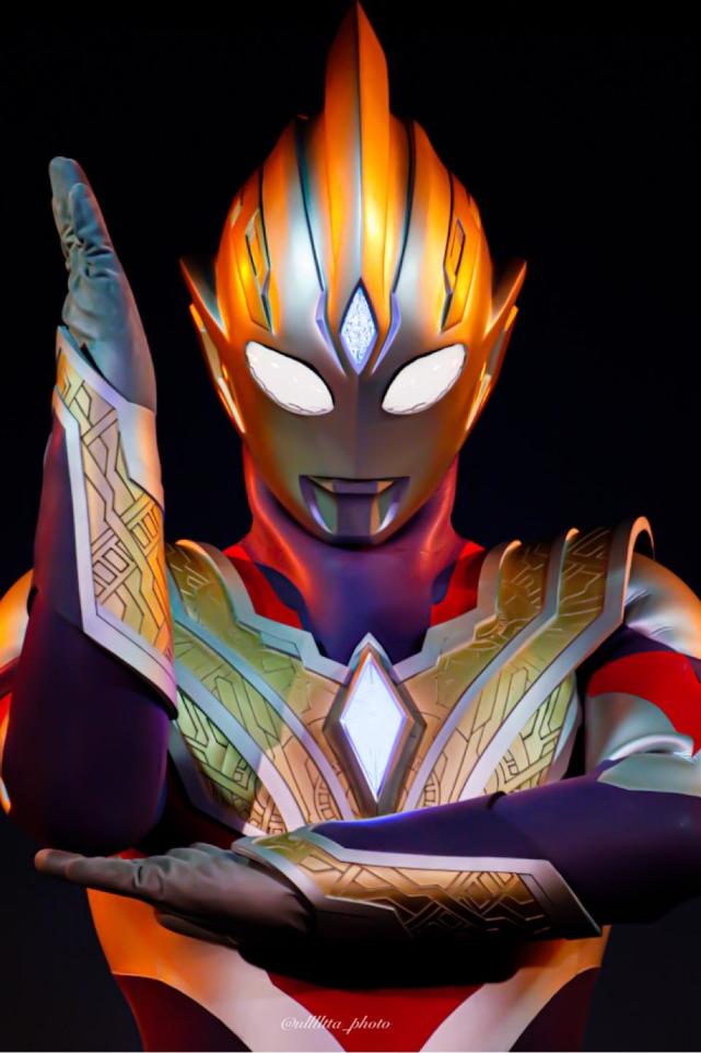 特利迦奥特曼一共三种形态黑暗迪迦了如指掌这才是真正的相爱相杀