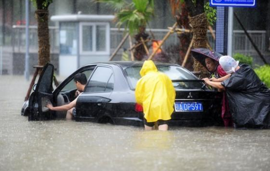汽车熄火之后被水淹，那等水退之后，能直接发动吗？