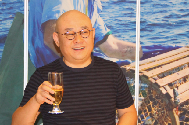 50岁刀郎久违现身粉丝见面会:时代抛弃你的时候,连招呼都不打_腾讯