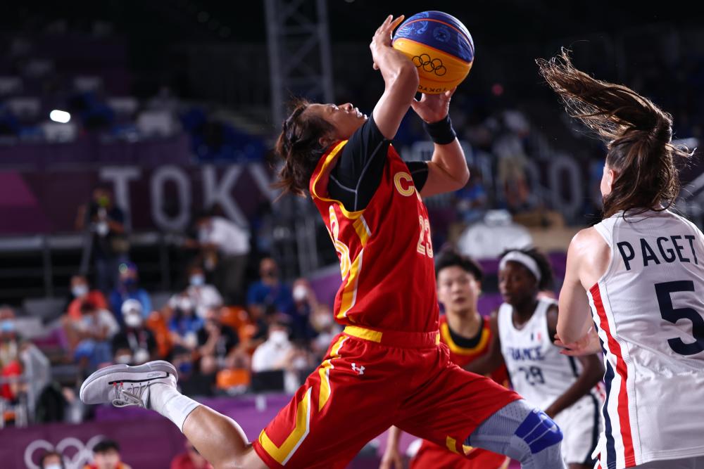 东京奥运会三人篮球女子组中国队获得铜牌3