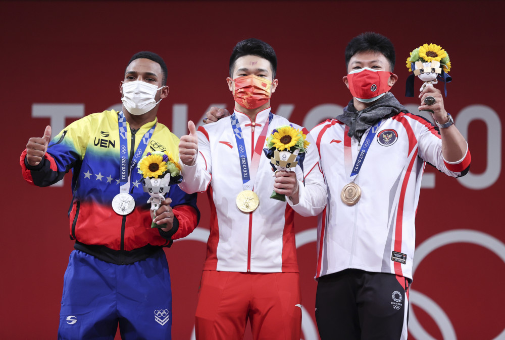 (东京奥运会)举重——男子73公斤:石智勇夺冠(3)