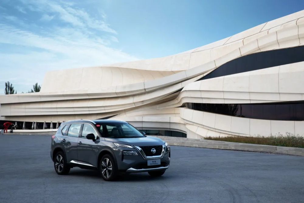 是疯了吗？我开了辆买菜车到沙漠去冲沙！