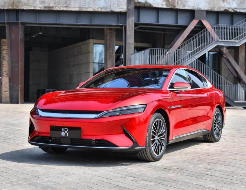 比亚迪汉对撞后，在断电的情况下起火，是刀片电池不安全吗？