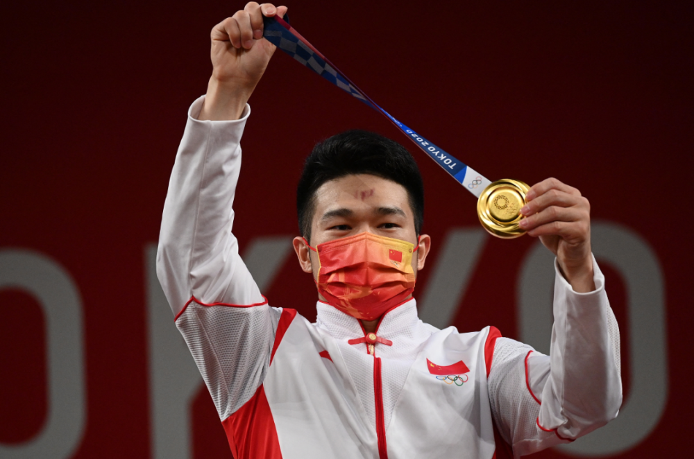 石智勇父母庆祝儿子夺金:土鸡,土鸭备好了!