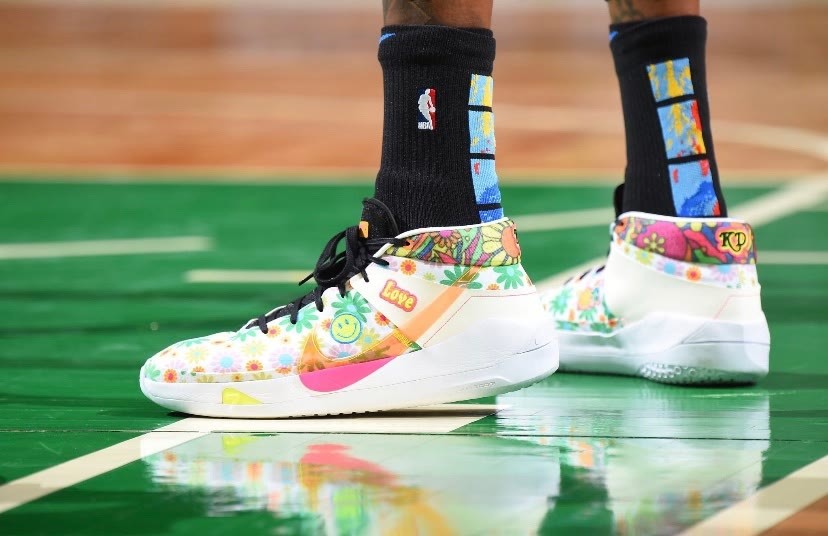 kd13 NBA球星上脚：KD13花卉色潮流时尚，科比5红蓝配色我的最爱！