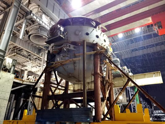 天柱炼钢工程第一座转炉完成推炉