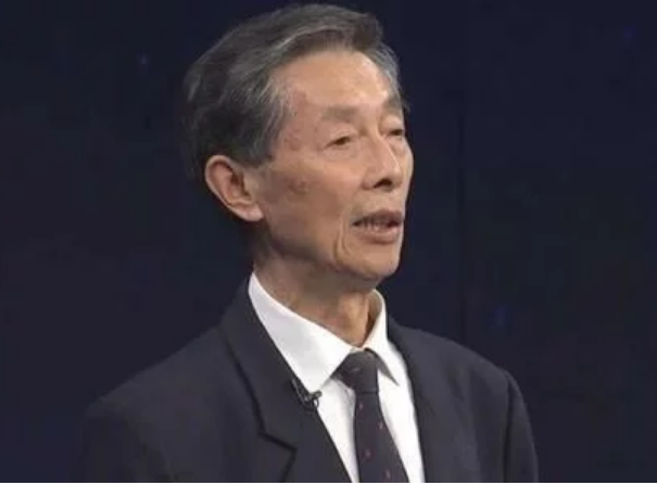 80岁老人不退休，“超级电池”终于突破，新能源或迎来新方向