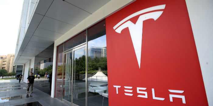 特斯拉在美国上调电动汽车价格，在中国保持不变｜悦读全球