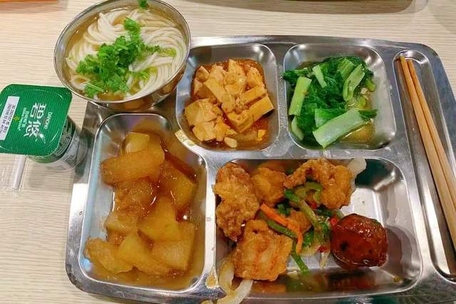 鸿星尔克工厂忙了员工晒的一日三餐走红网络网友还招人吗