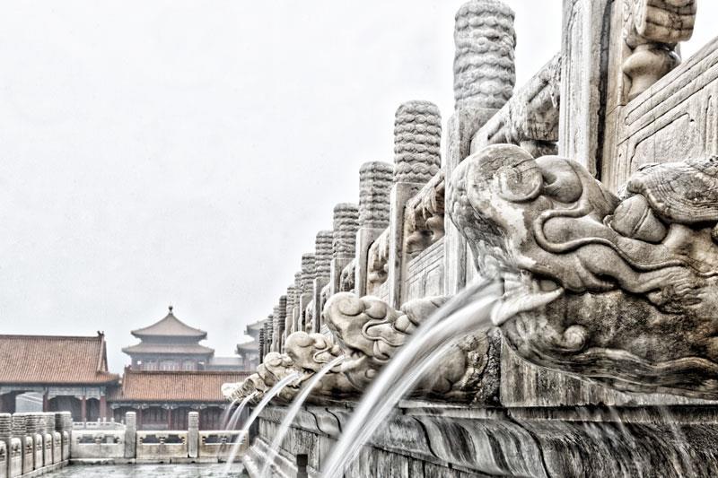 故宫下雪买不到票,下雨天更是一票难求,游客为何无惧风雨凑热闹