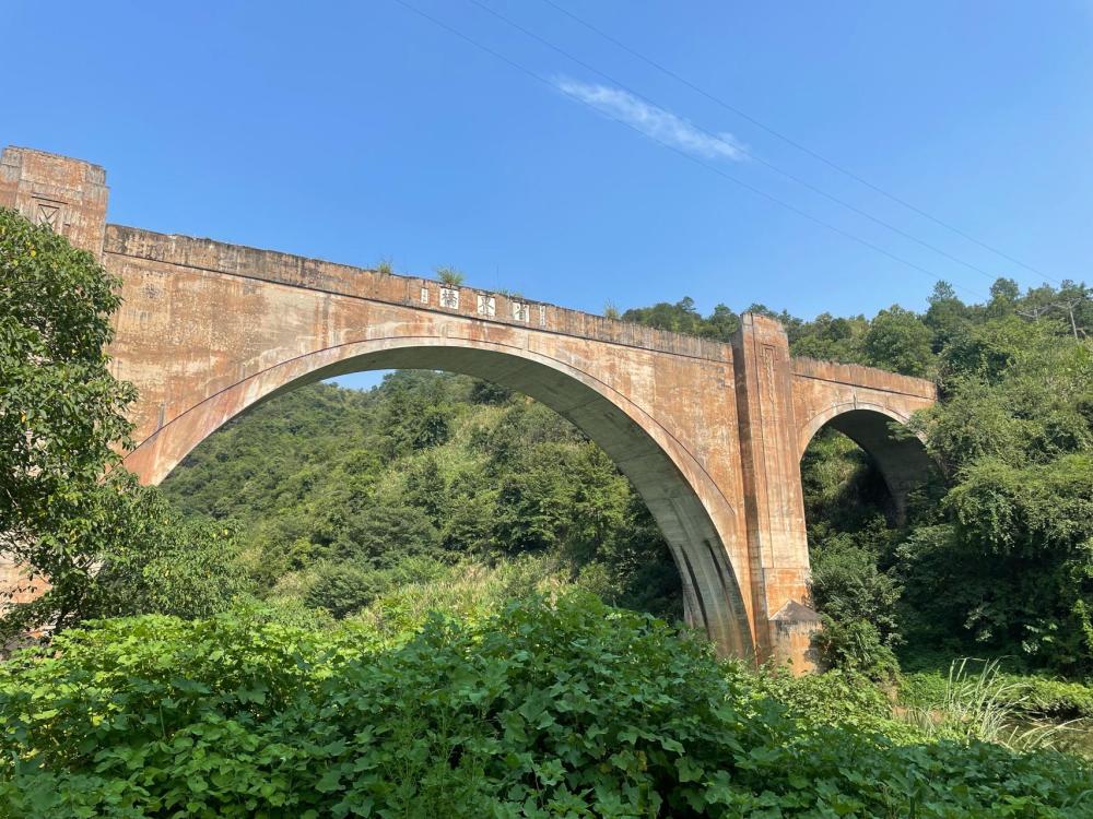 发现最美铁路来粤汉铁路白石渡路段穿越时空