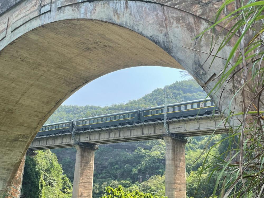 发现最美铁路来粤汉铁路白石渡路段穿越时空