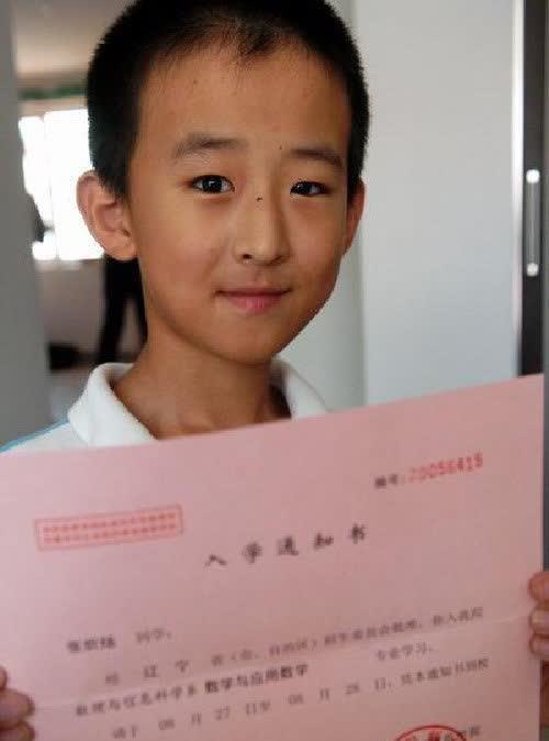 16岁“神童”逼父母北京买房，被怒骂白眼狼，如今这家人日子咋样