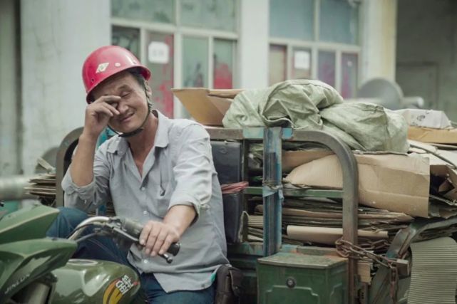 谷雨| 男子收废品18年,自学油画成网红:打工永无出头之日