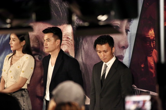 成龙谢霆锋现场落泪陈木胜遗作让大家既感动又怀念