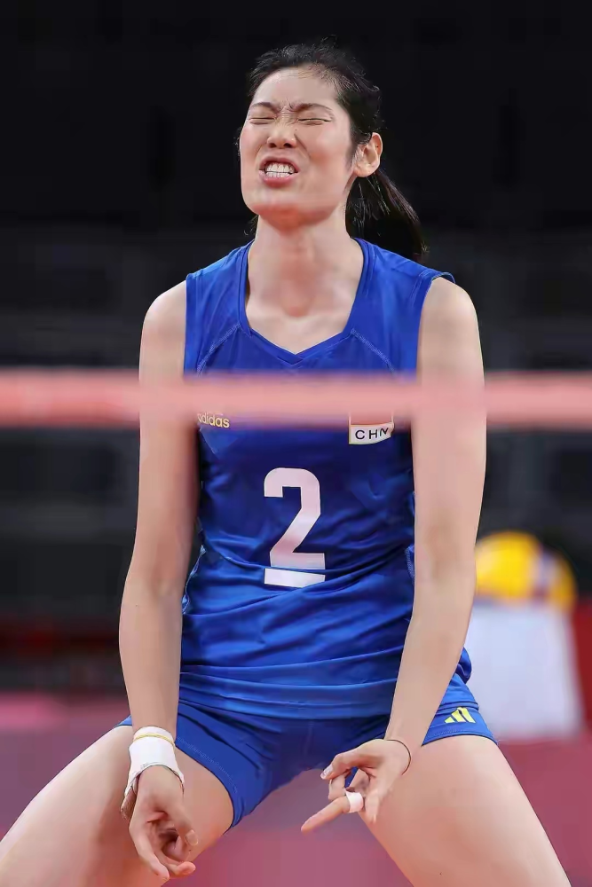 朱婷究竟是怎么受伤的女排助教说出真相彻底点燃球迷怒火
