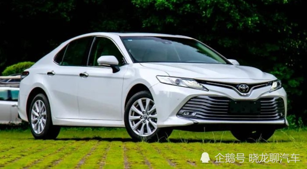 17万起售的丰田凯美瑞，配备2.5L＋8AT动力，驾驶体验优于帕萨特