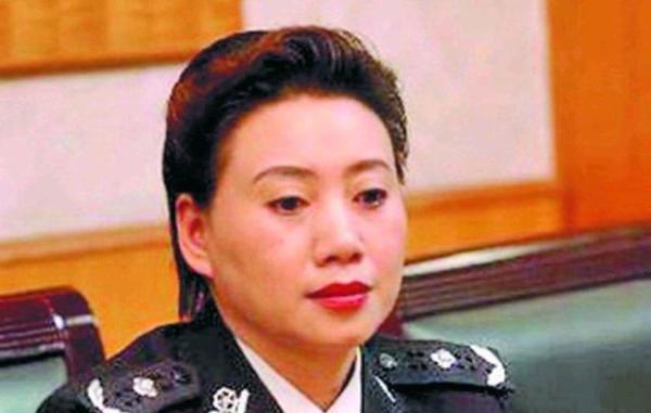 公开资料显示,陈光明17岁到云南生产建设兵团工作8年,从四川警察学院