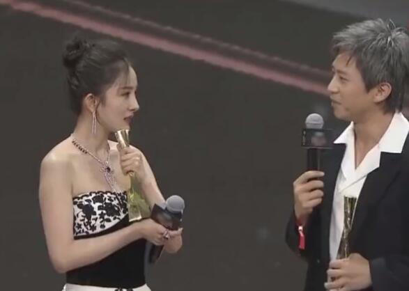 邓超和杨幂拍摄《分手大师》的时候,有一天剧组统计有七个人怀孕了