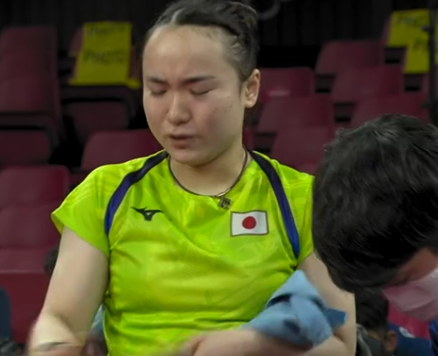 2局不到4分伊藤美诚赛中赛后都差点哭了狂送表情包告别