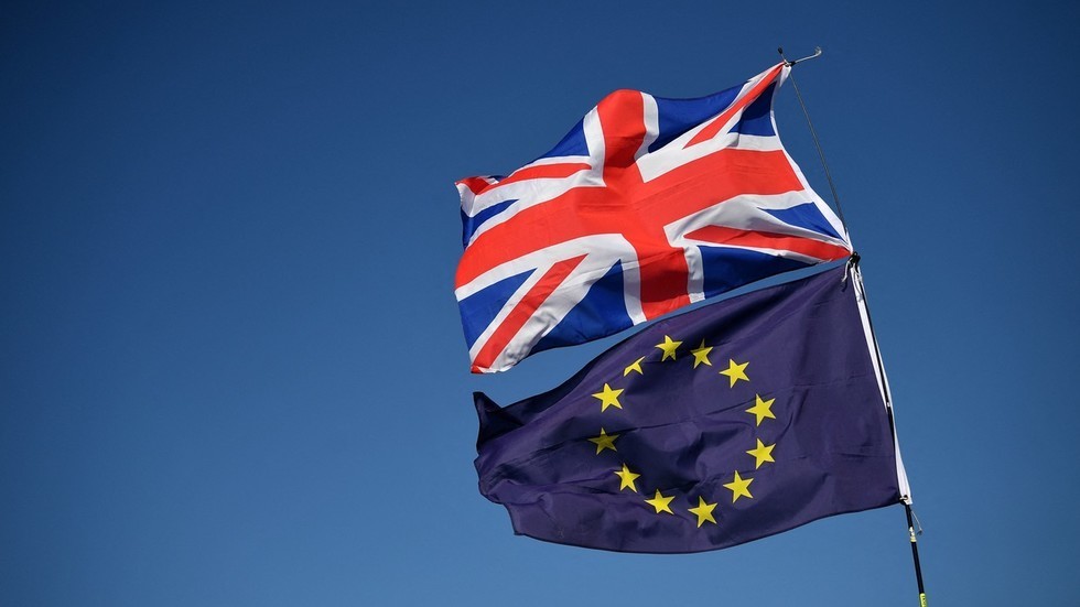 英国被迫悬挂欧盟旗帜,原因令人尴尬