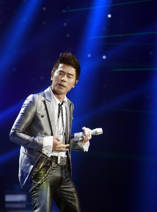 伍思凯并没有走红起来,听说当初他与张学友还闹过一次矛盾,很逗