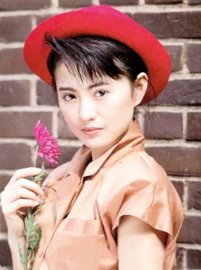 大岛由加利,日本演员,动作女打星,1987年远赴香港影坛发展,富贵列车