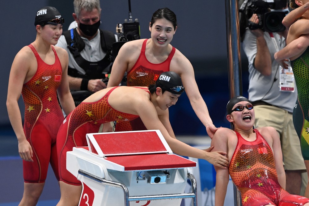 组图:女子4×200米自由泳接力夺金 四朵金花笑得太甜了