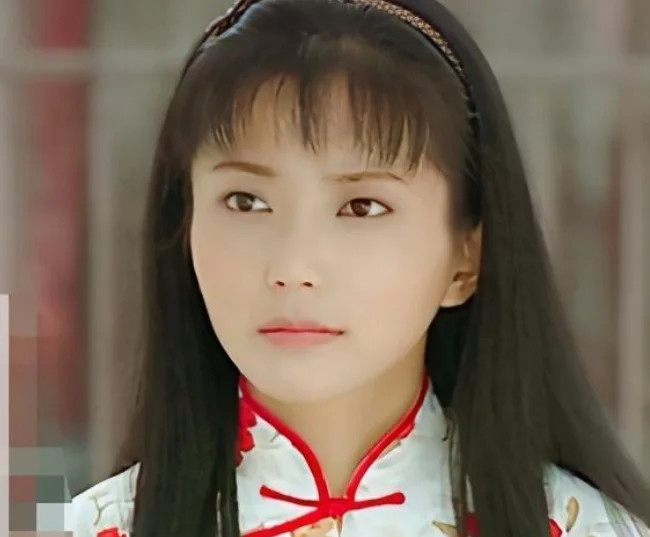 方瑜去世12年富豪男友早已结婚生子仍默默照顾她年迈双亲