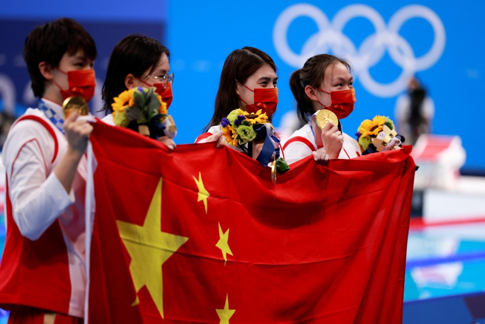 组图:女子4×200米自由泳接力夺金 四朵金花笑得太甜了