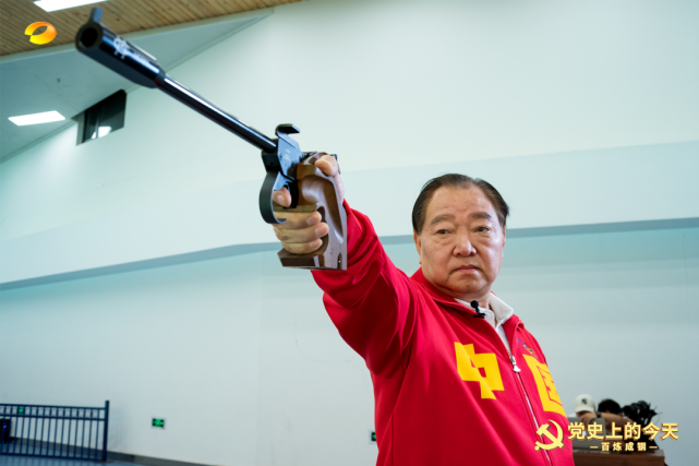 讲述奥运金牌零的突破 "神枪手"许海峰再端枪|射击_体育|许海峰|党史